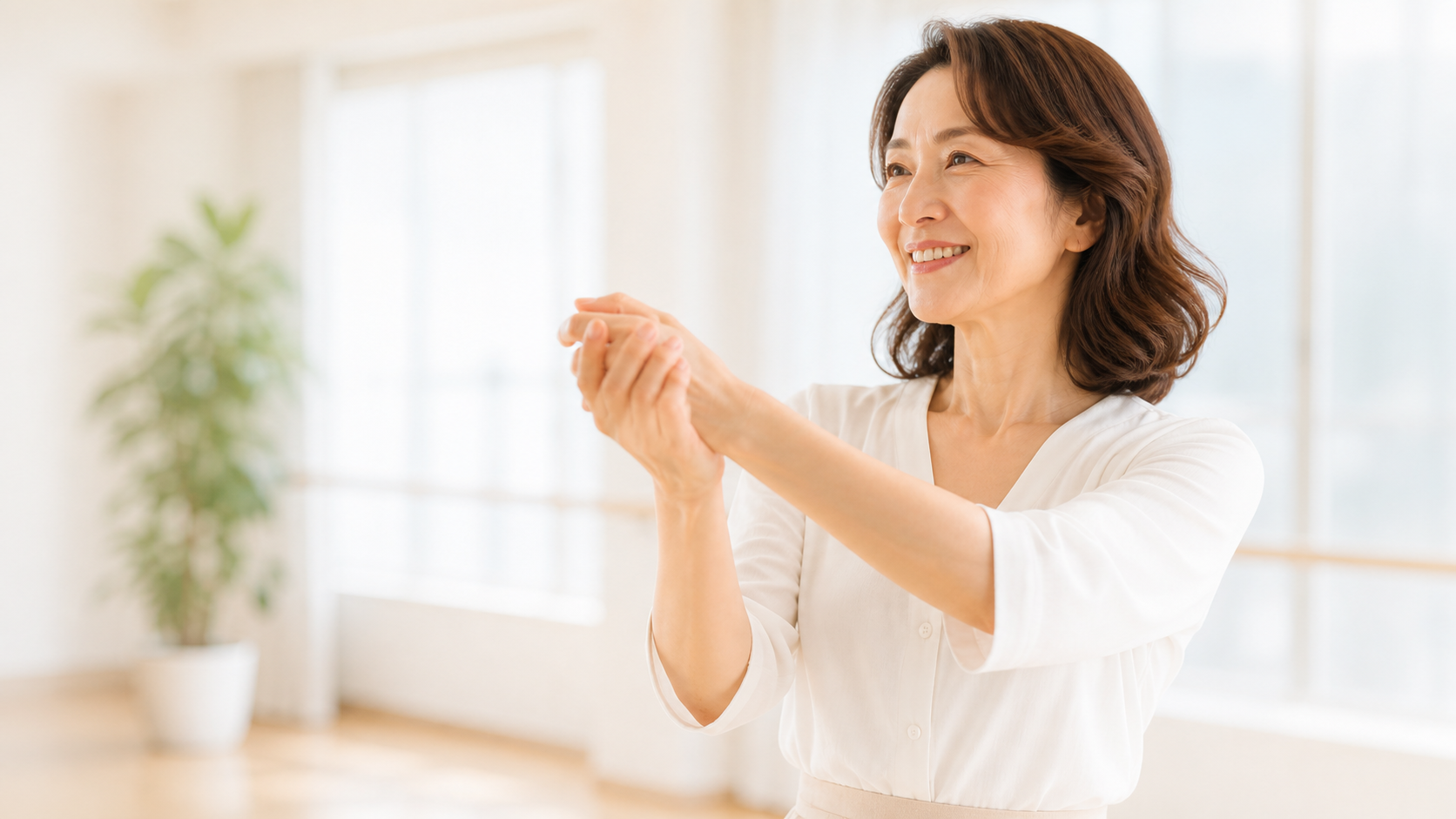 大人女性がレッスン前に姿勢を整えるイメージ